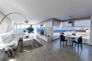Seafront living room with floor-to-ceiling glass windows – rental property by Dream Home by Carla Fuochi
